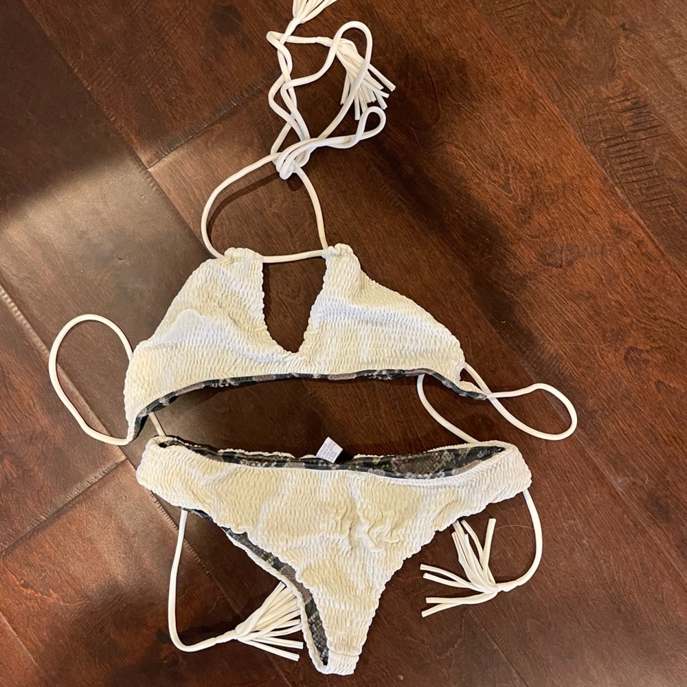 Indah Bikini. worn twice. size xs bottom and small top